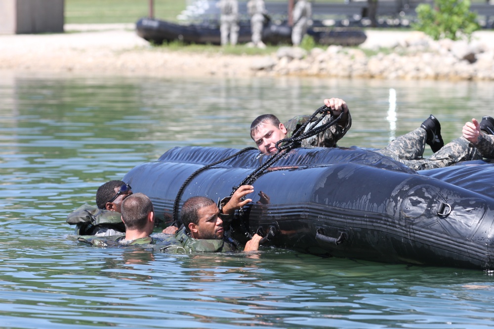 4th MEB troops dive into water operations training