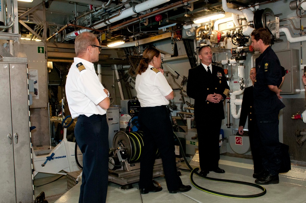 MCPON visits with Swedish sailors