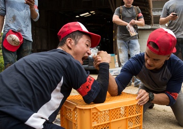 Marines volunteer for typhoon cleanup