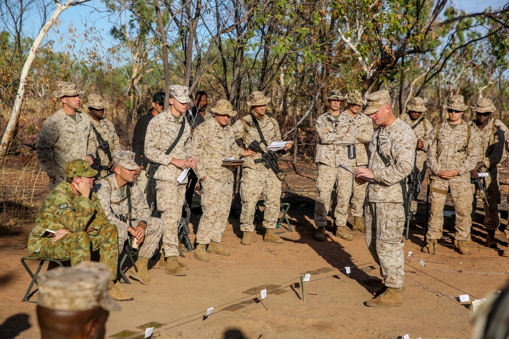 Marine and Australian leadership review final ranges of Exercise Koolendong 2014