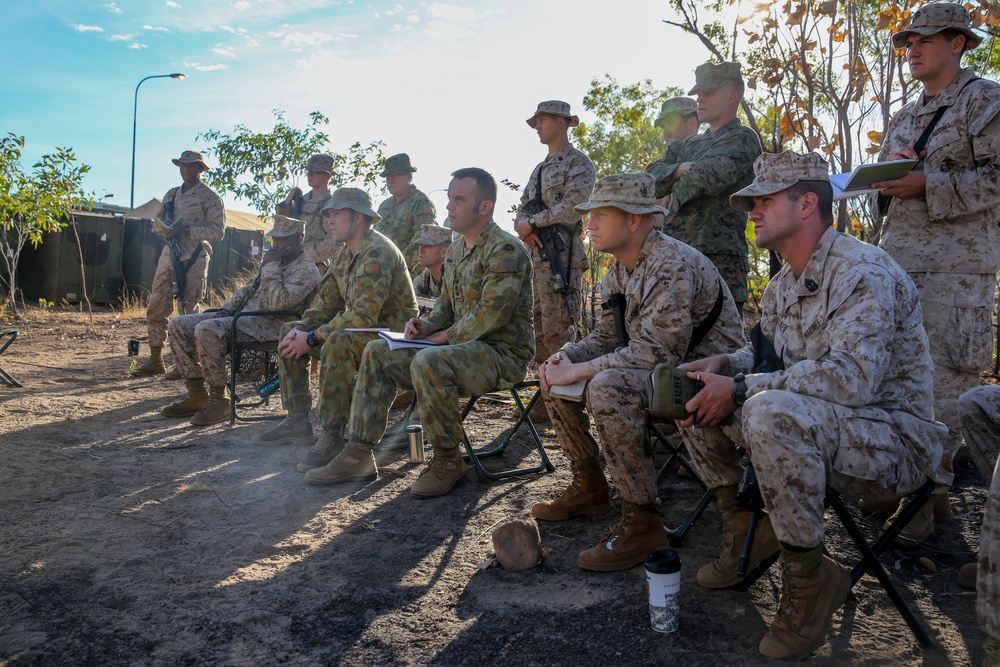 Marine and Australian leadership review final ranges of Exercise Koolendong 2014