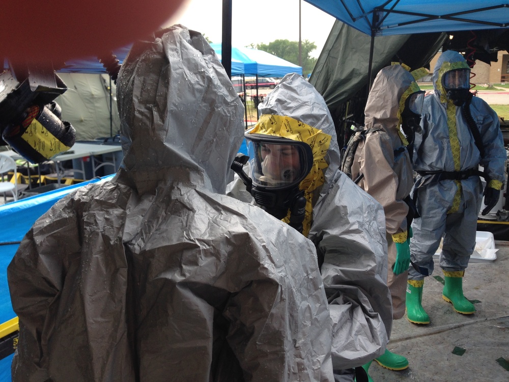 Vibrant Response trains chemical Soldiers to respond to potential disaster