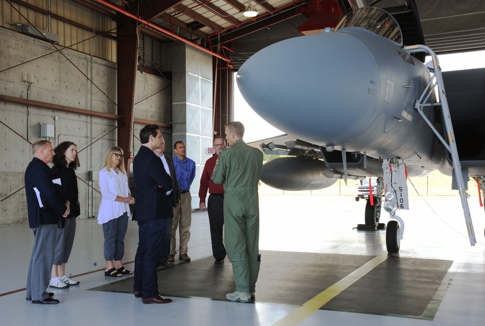 Military Liaison visits 142nd Fighter Wing