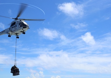 USS Comstock receives vertical replenishment