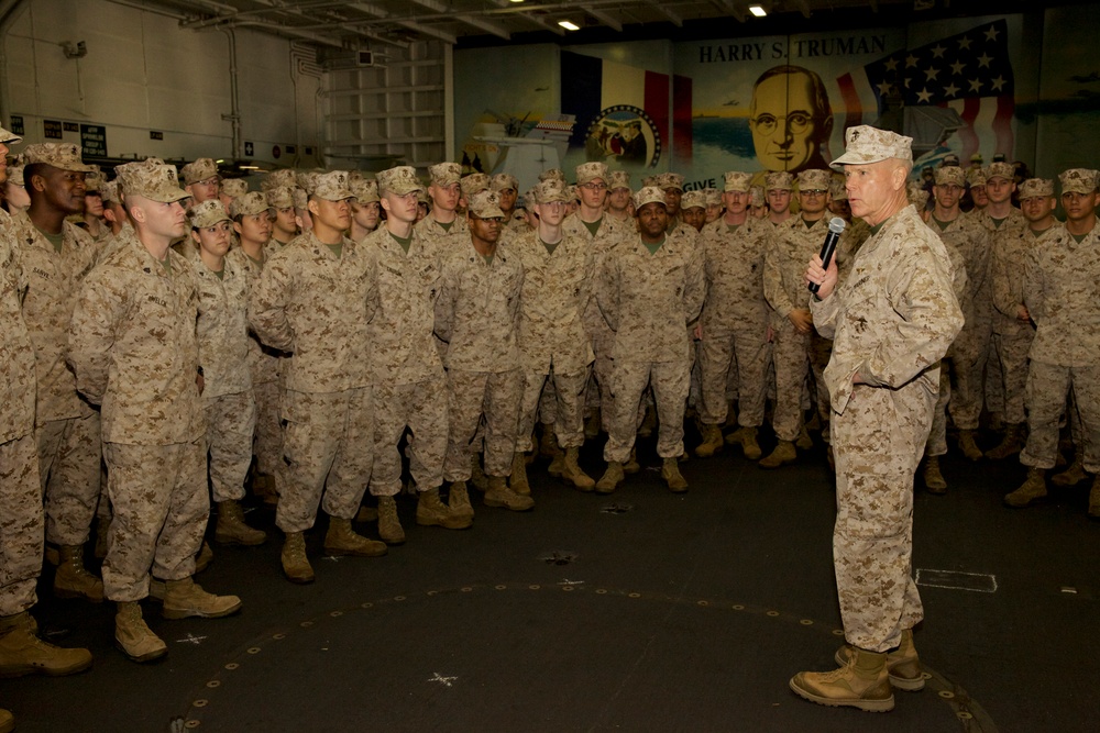 Marine Corps Commandant Visits Bahrain