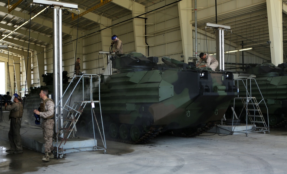 Reserve Marines conduct 4th Amphibious Assault Vehicle Launch