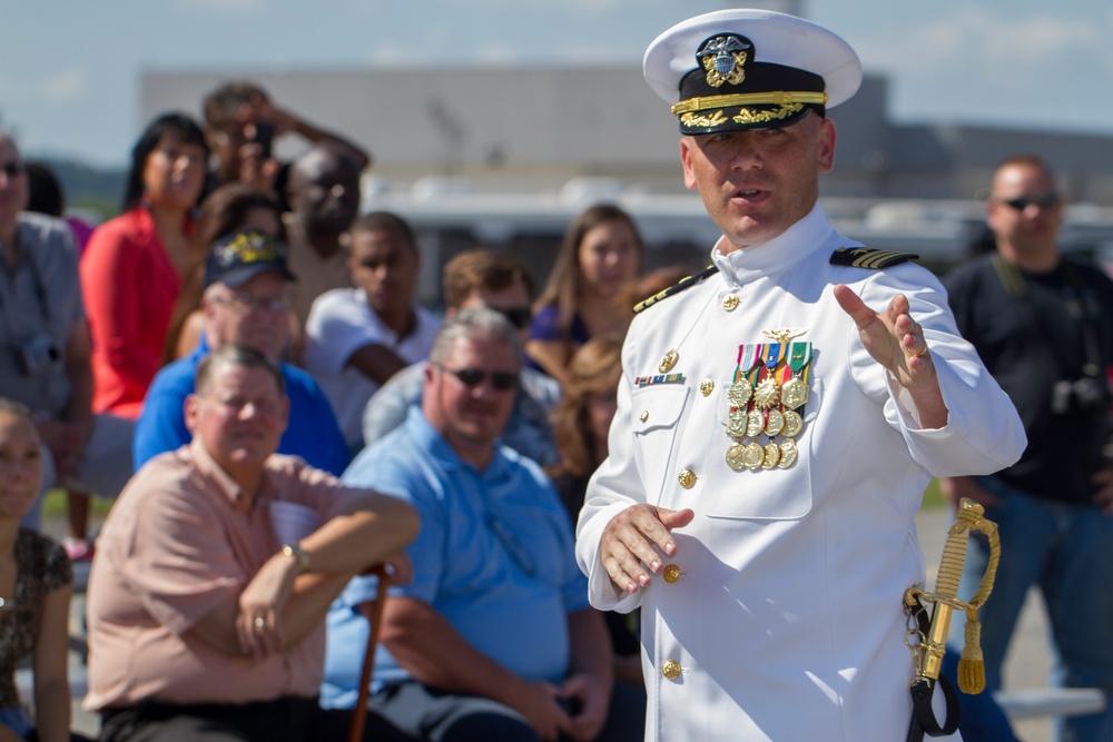 US Navy Ceremonial Guard hosts family day