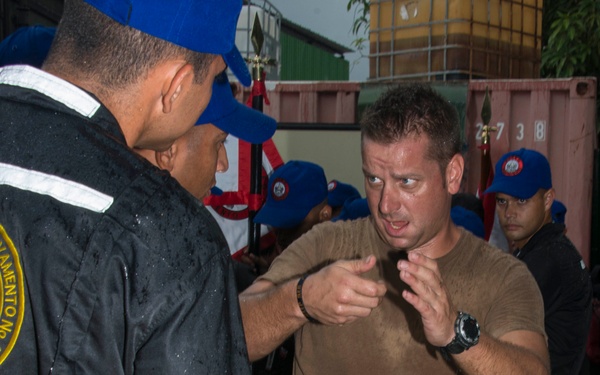 US Navy divers discuss their underwater robot with Colombian divers as part of Southern Partnership Station '14