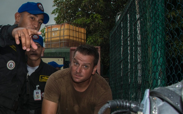 US Navy divers discuss their underwater robot with Colombian divers as part of Southern Partnership Station '14