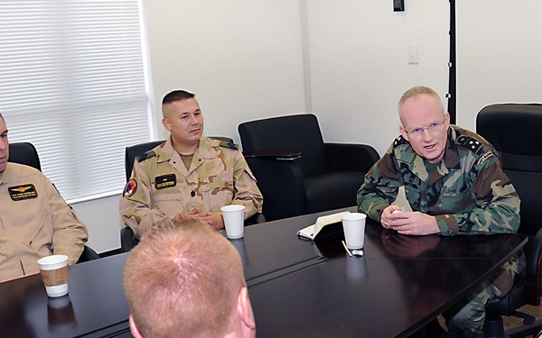 Netherlands armed forces inspector-general meets with pilots