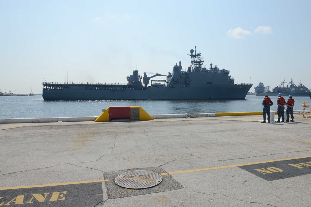 USS Fort McHenry returns
