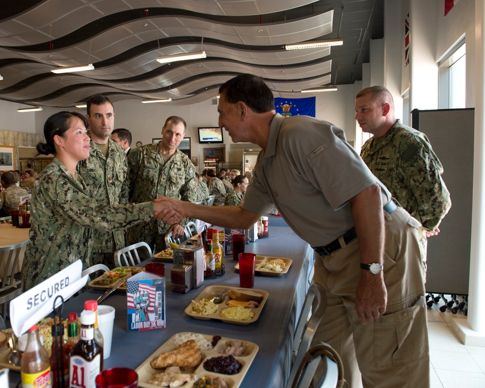 New Jersey Congressman eats lunch with deployed service members