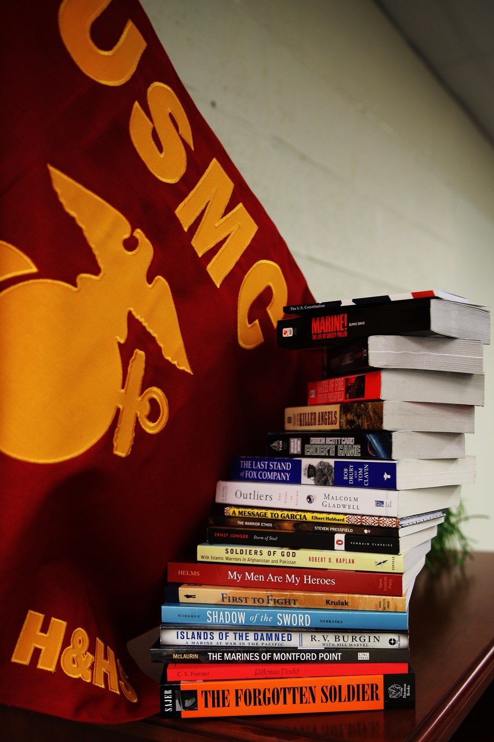 H&amp;HS empowers Marines through Commander's Reading Program