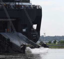 4th AAV battalion makes a splash in Florida