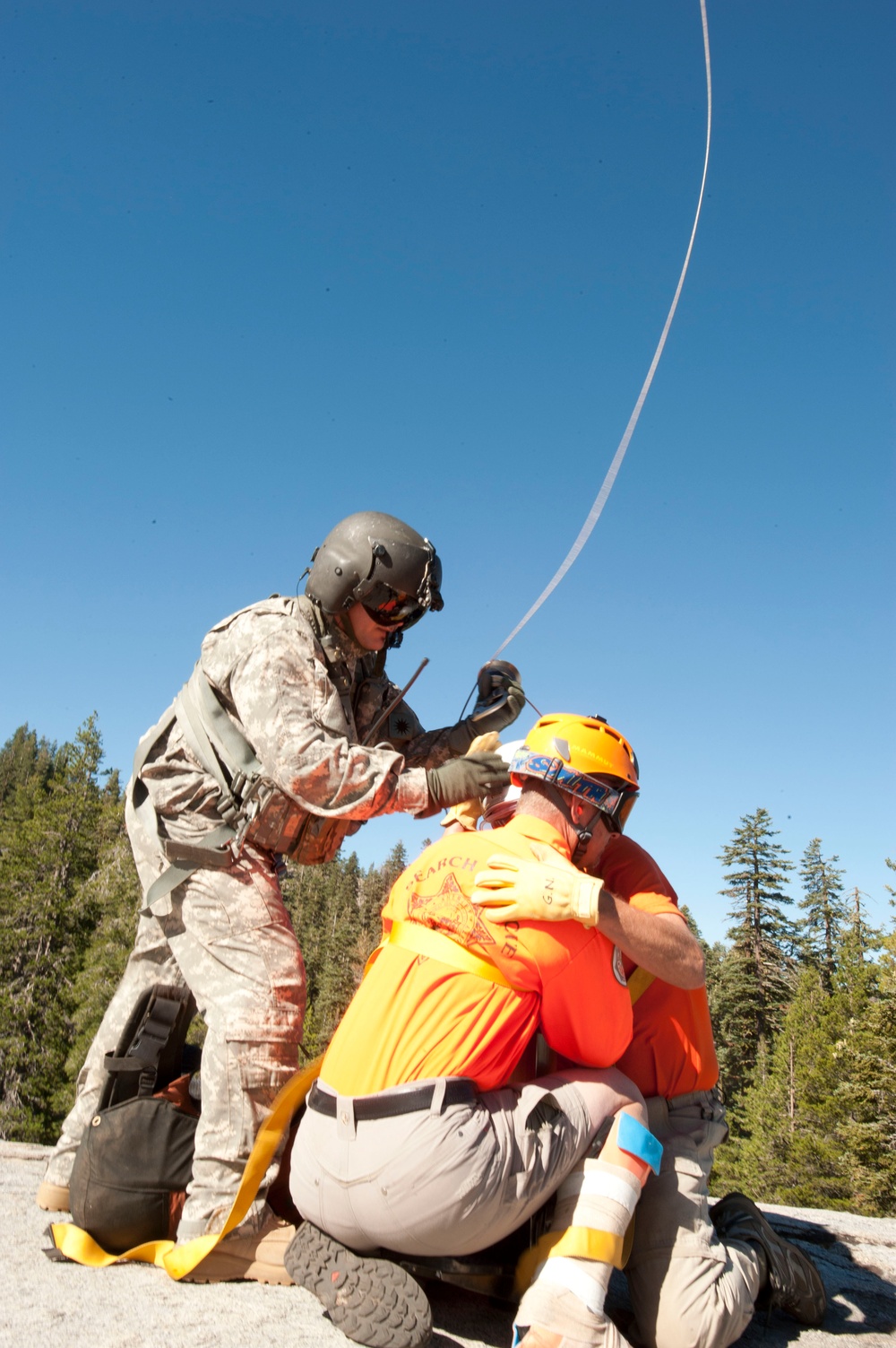 Cal Guard, volunteer searchers team up for rescue exercise