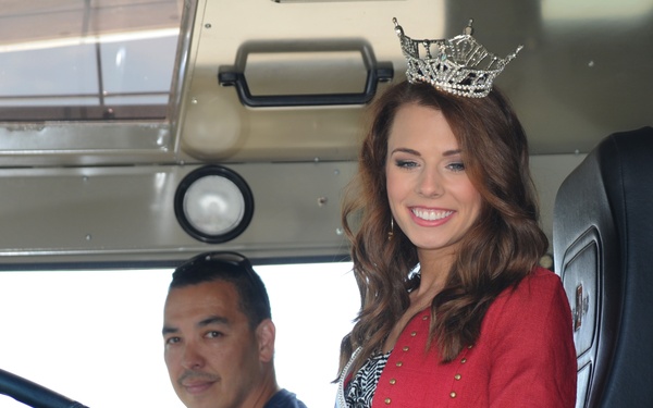 Miss Oregon tours 142nd Fighter Wing