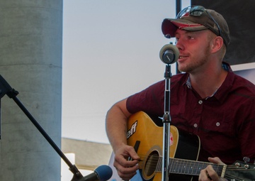 Franklin Soldier croons country at JBLM