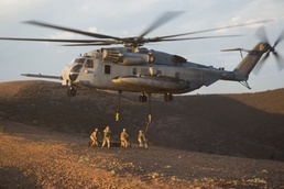 HMH-462 conducts external lift training with CLR-17