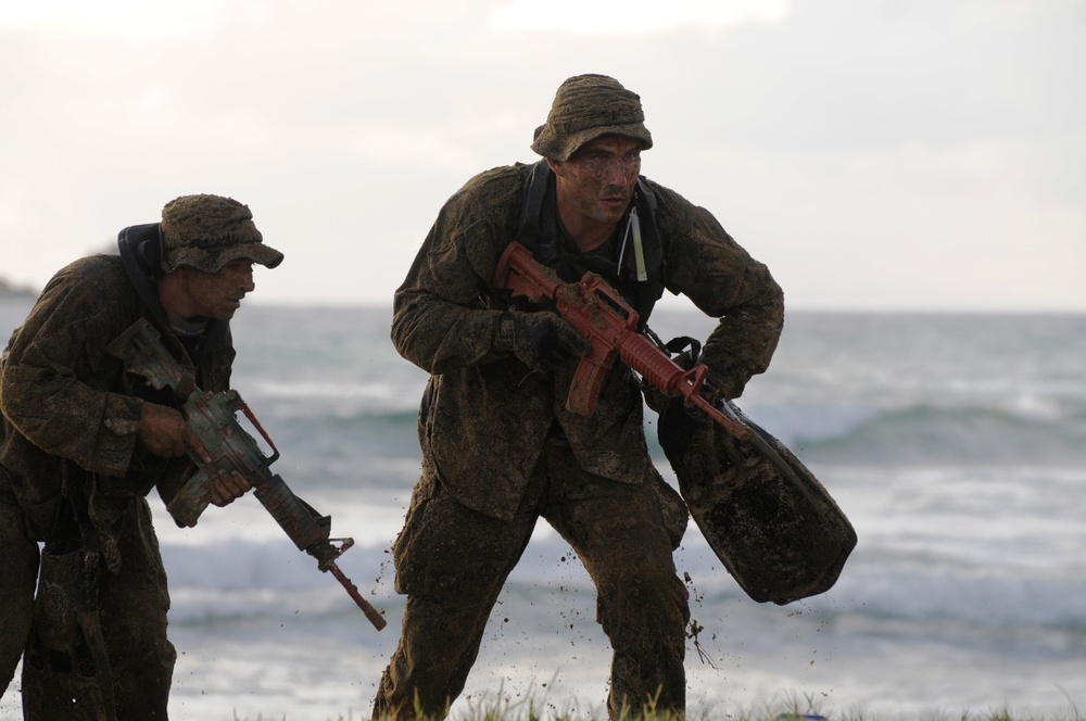 4th Force Reconnaissance Company Marines execute full mission profile