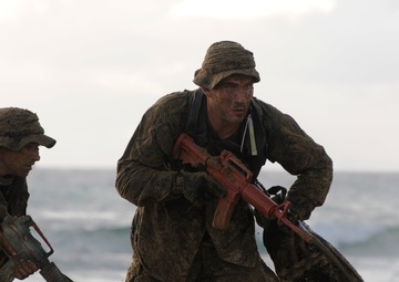 4th Force Reconnaissance Company Marines execute full mission profile