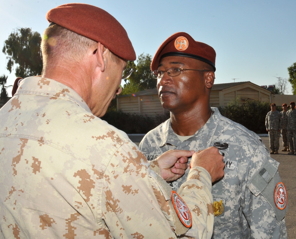 US Soldiers receive peacekeeping medal