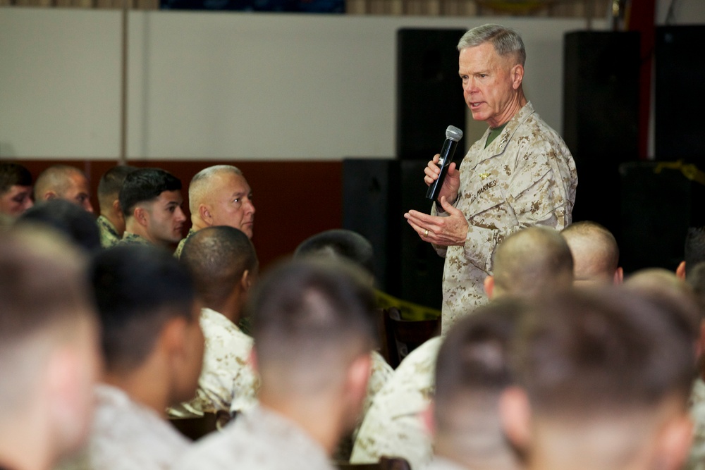 Marine Corps Commandant Visits Djibouti