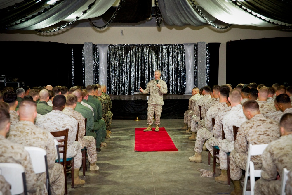 Marine Corps Commandant Visits Djibouti