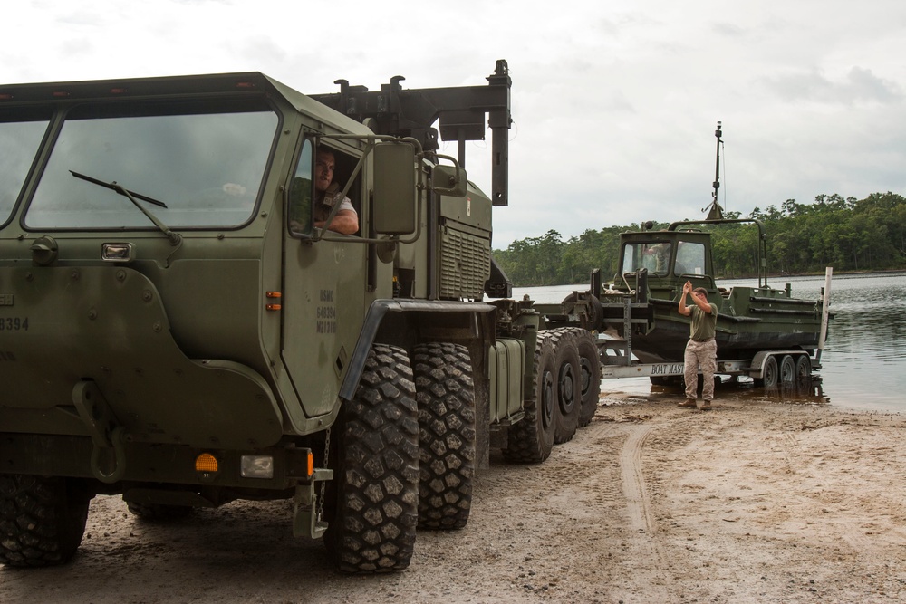 Bridge Company Marines conduct training with 2nd Tanks Battalion