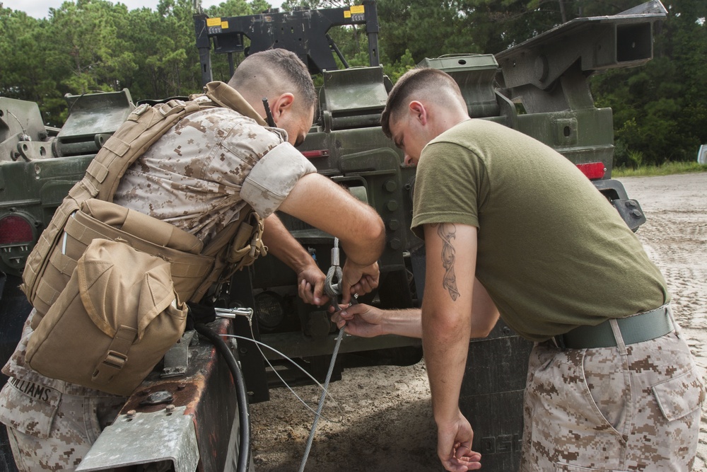 Bridge Company Marines conduct training with 2nd Tanks Battalion