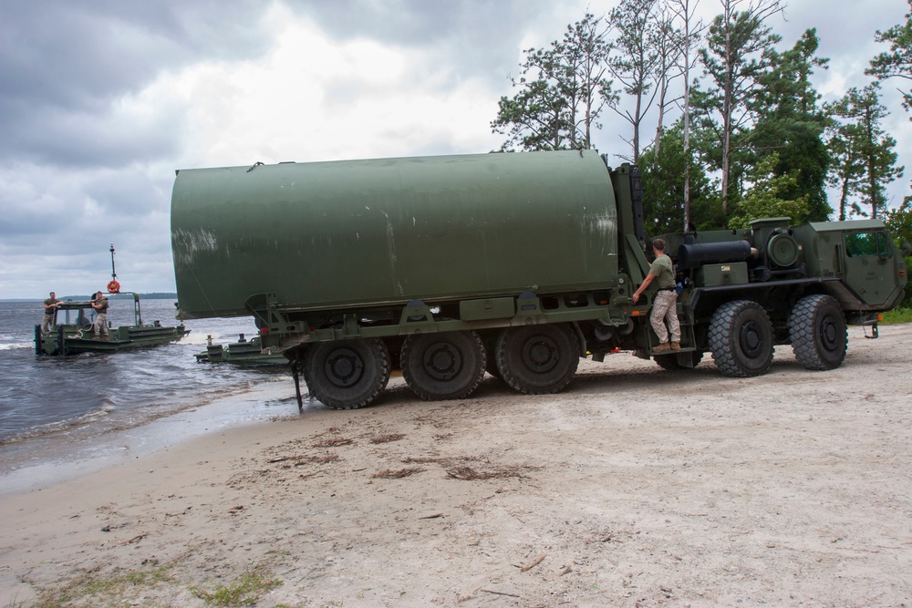 Bridge Company Marines conduct training with 2nd Tanks Battalion