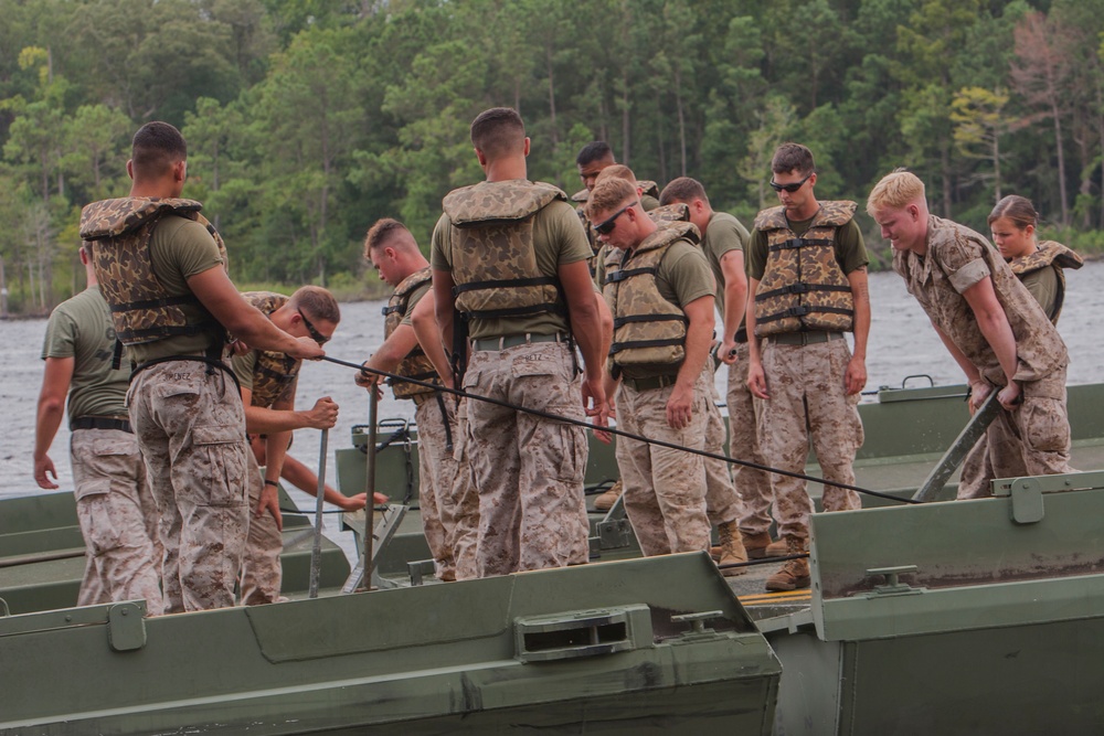 Bridge Company Marines conduct training with 2nd Tanks Battalion