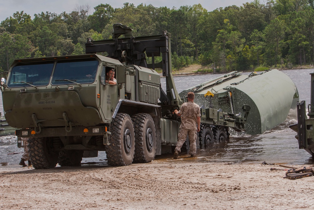 Bridge Company Marines conduct training with 2nd Tanks Battalion