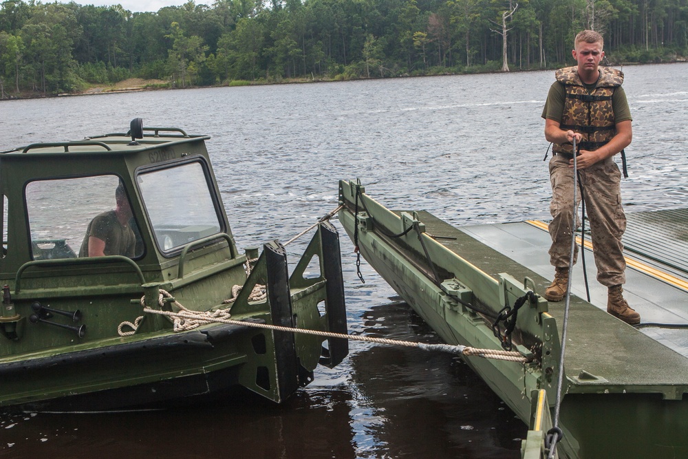 Bridge Company Marines conduct training with 2nd Tanks Battalion