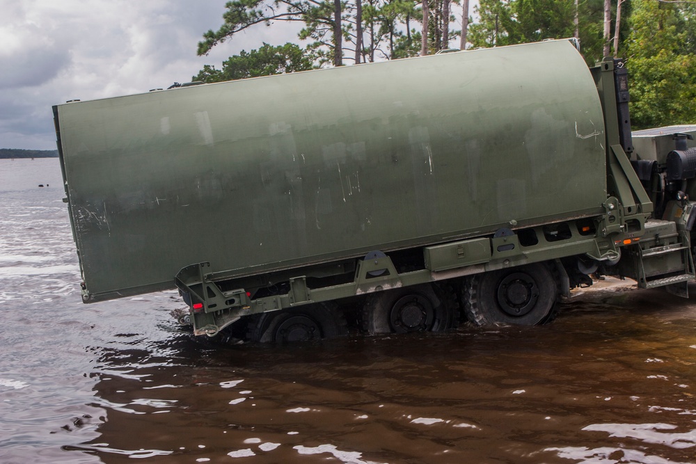 Bridge Company Marines conduct training with 2nd Tanks Battalion