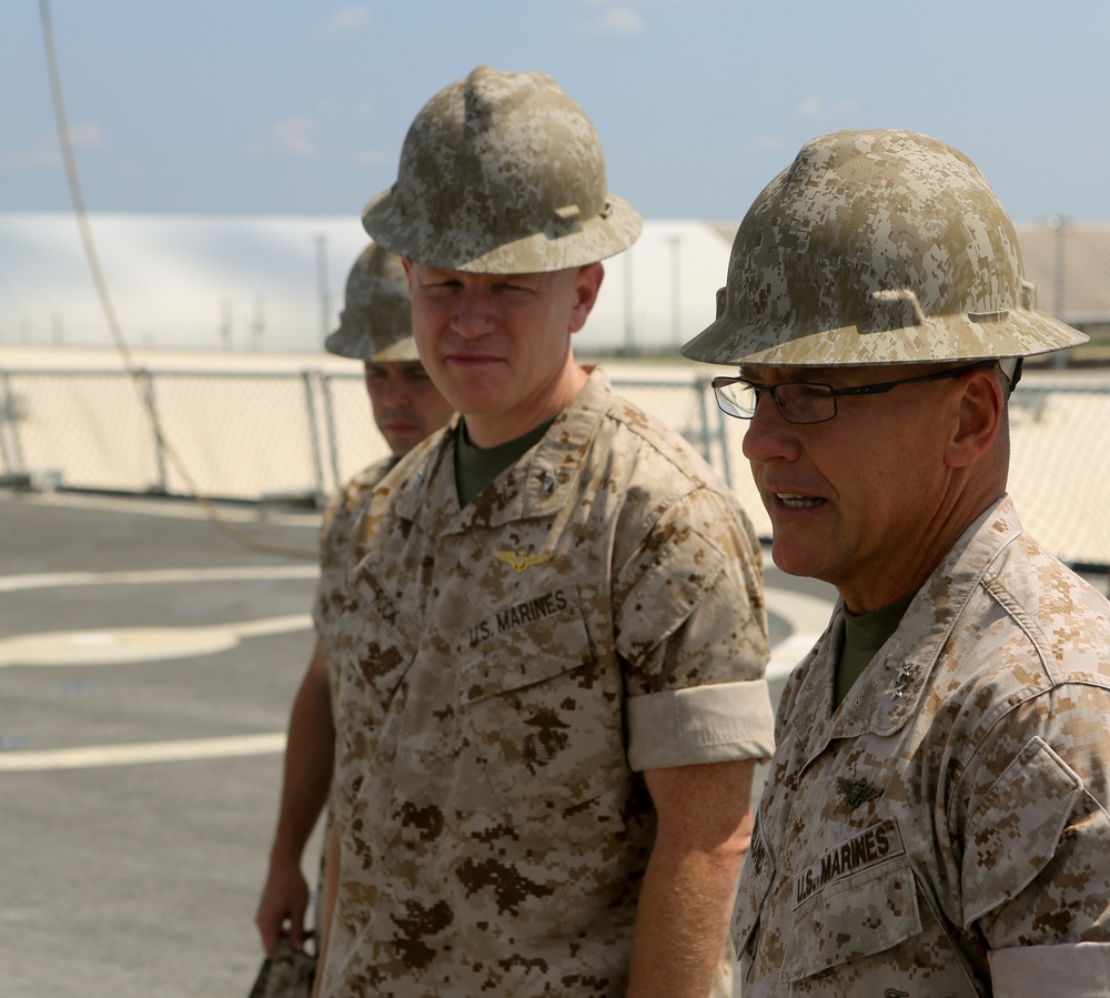 2d MAW Commanding General visits the S.S. Wright