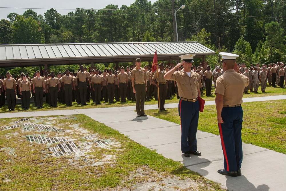 CLR-25 Marine receives the Navy and Marine Corps Commendation Medal with a Combat 'V' Device