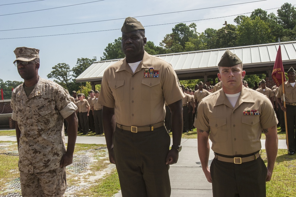 CLR-25 Marine receives the Navy and Marine Corps Commendation Medal with a Combat 'V' Device