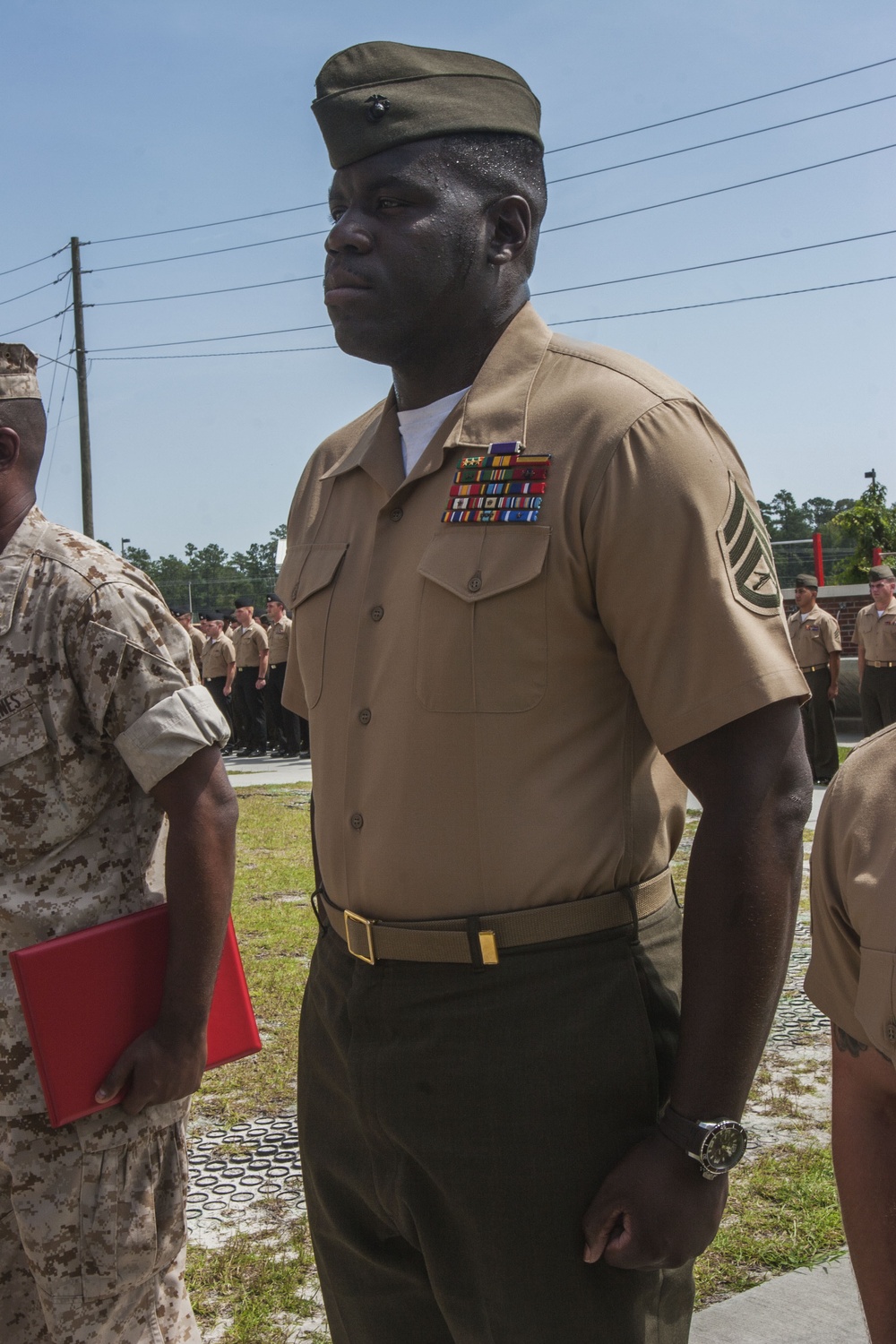 CLR-25 Marine receives the Navy and Marine Corps Commendation Medal with a Combat 'V' Device