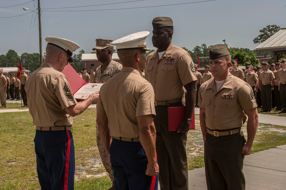 CLR-25 Marine receives the Navy and Marine Corps Commendation Medal with a Combat 'V' Device