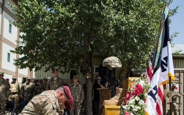 DVIDS - Images - Padres Visit 3rd MAW Marines at Miramar [Image 2 of 8]