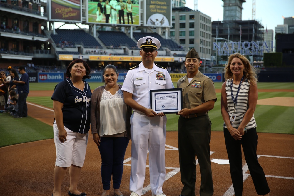 3rd MAW Marine accepts award on behalf of Association of Naval Services Officers