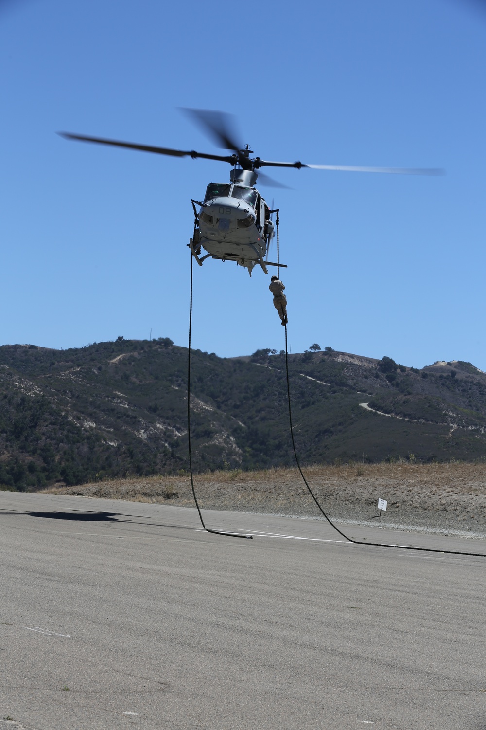 1st Reconnaissance Battalion Fast Roping and Rappelling
