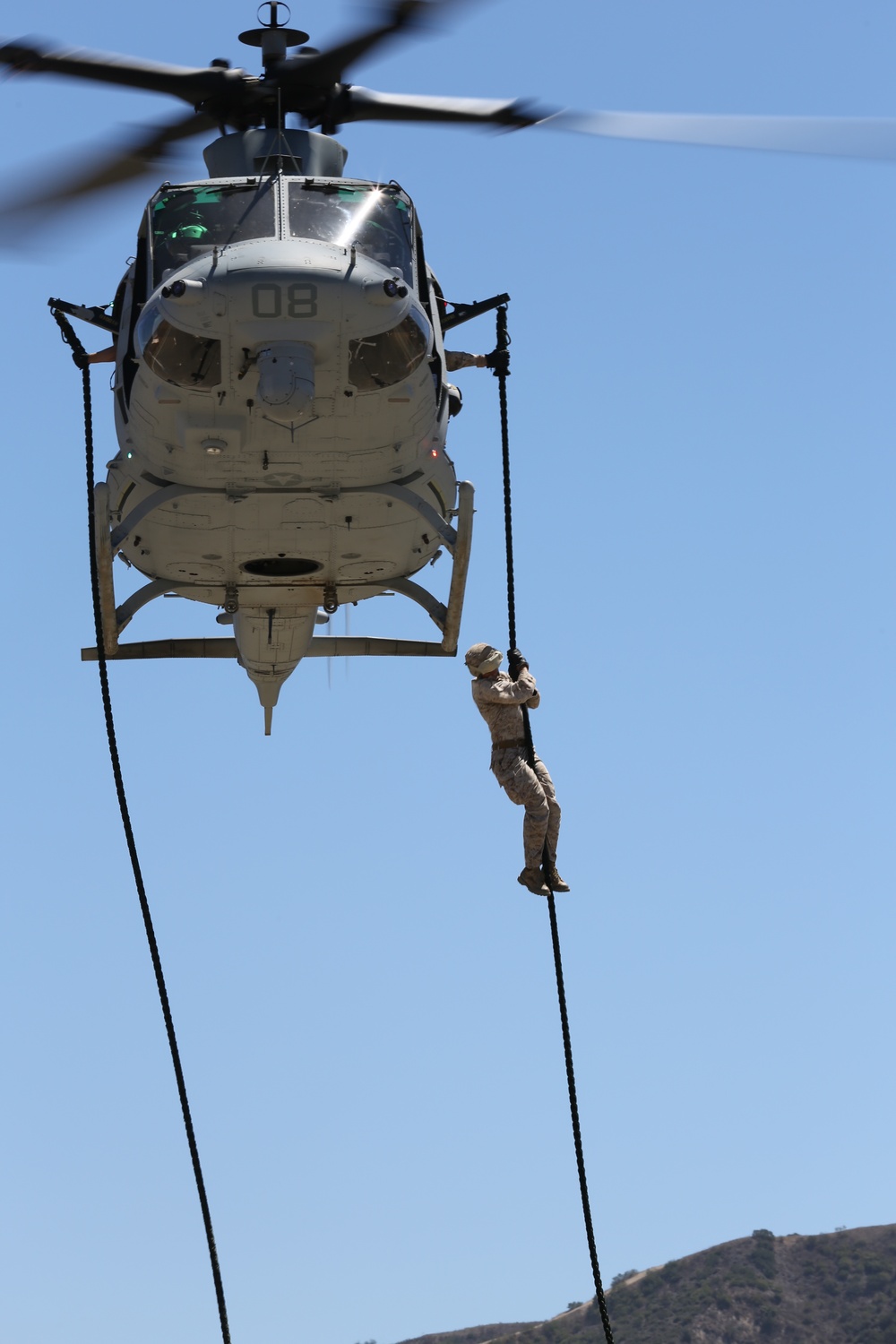 1st Reconnaissance Battalion Fast Roping and Rappelling