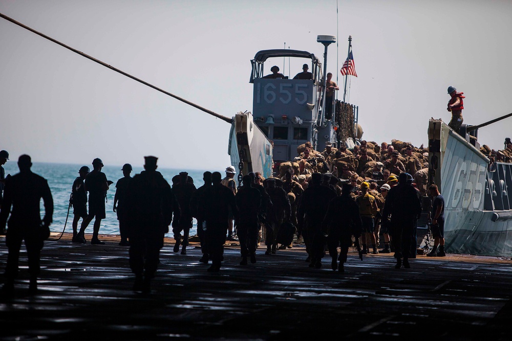 22nd MEU Marines return to USS Gunston Hall