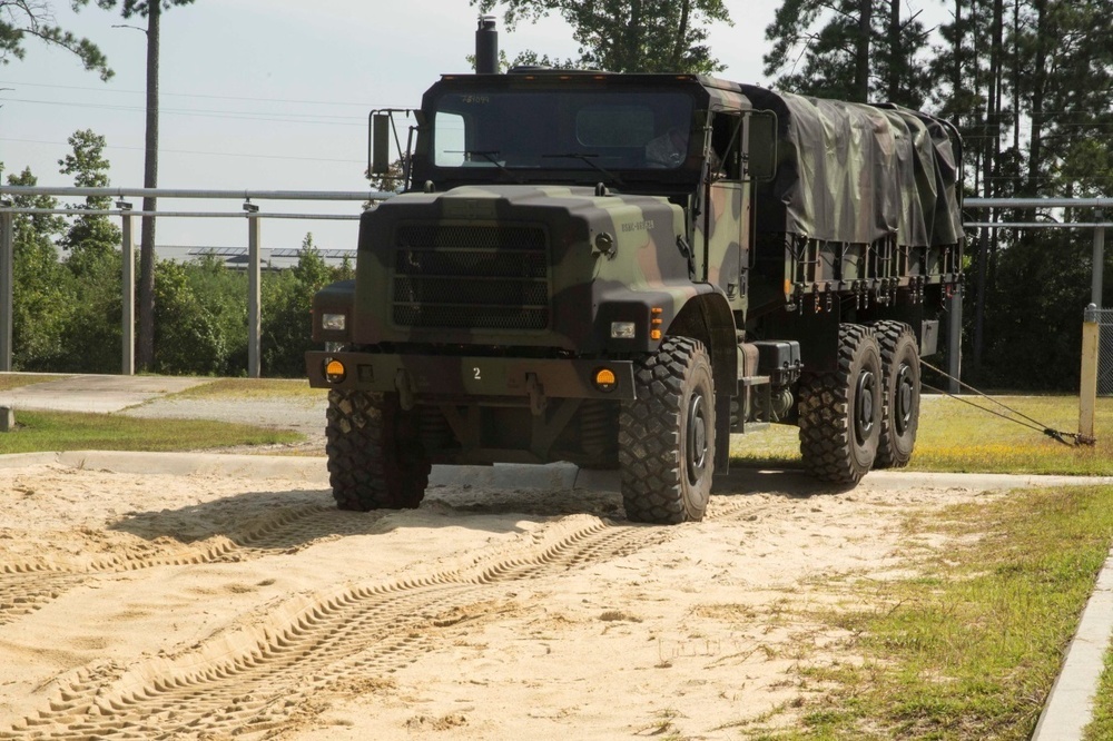 The Pit: Marines train for vehicle recovery