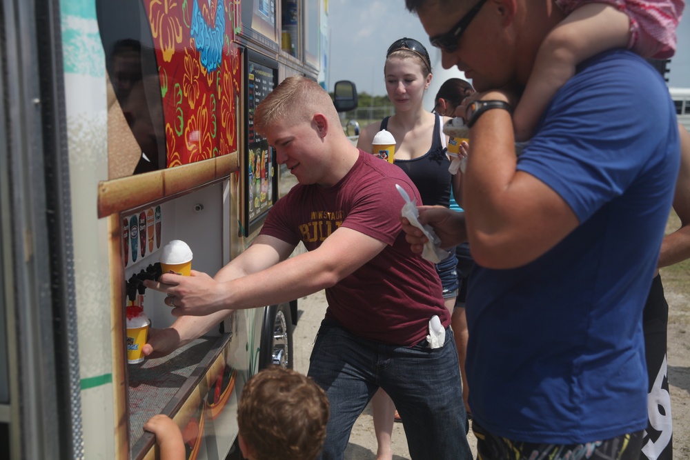 2nd Marine Regiment enjoys bash on the beach with family members