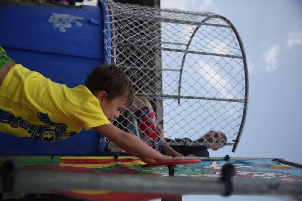 2nd Marine Regiment enjoys bash on the beach with family members