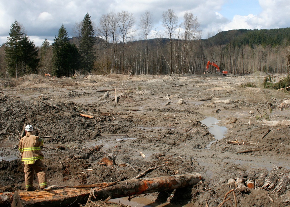 Coast Guardsman assists with Oso mudslide recovery