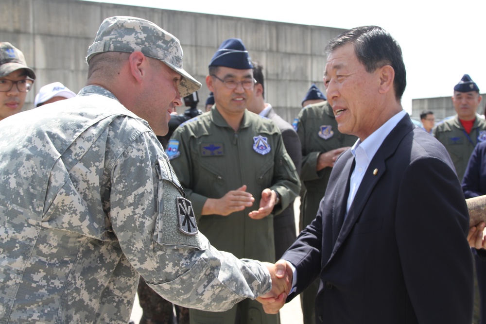 US Patriot battery commander thanks South Koreas MND chairman