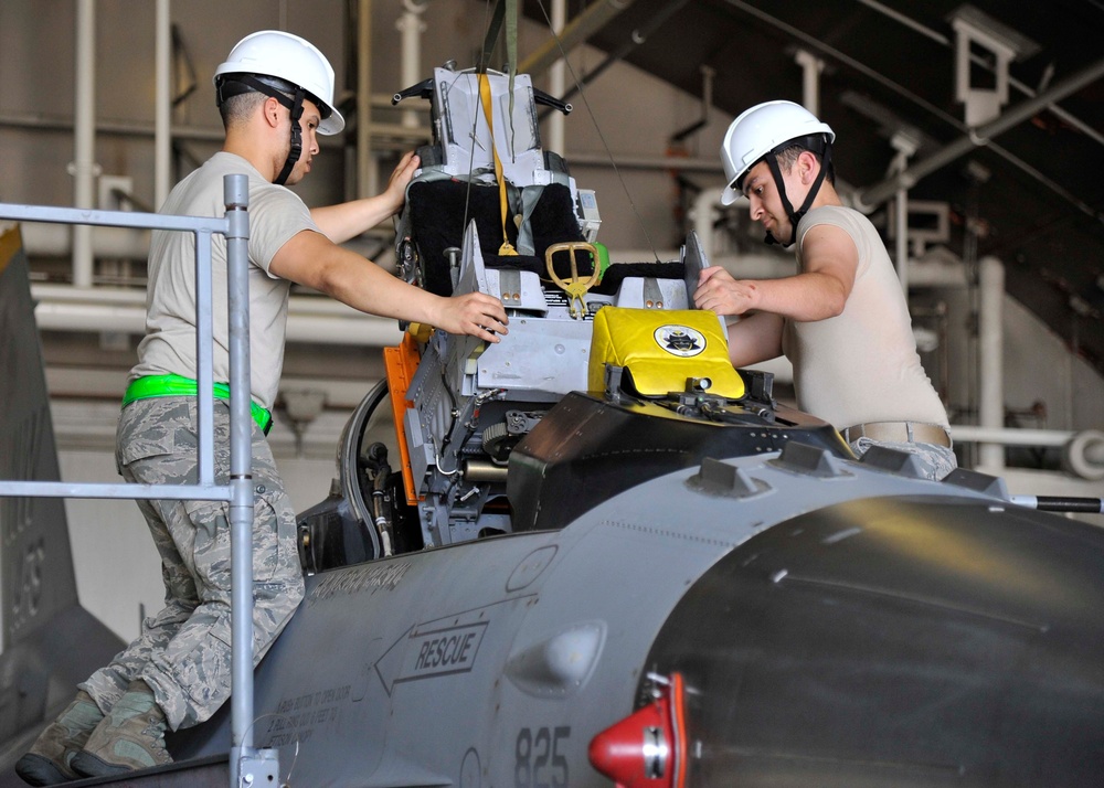F-16 Fighting Falcon egress maintenance